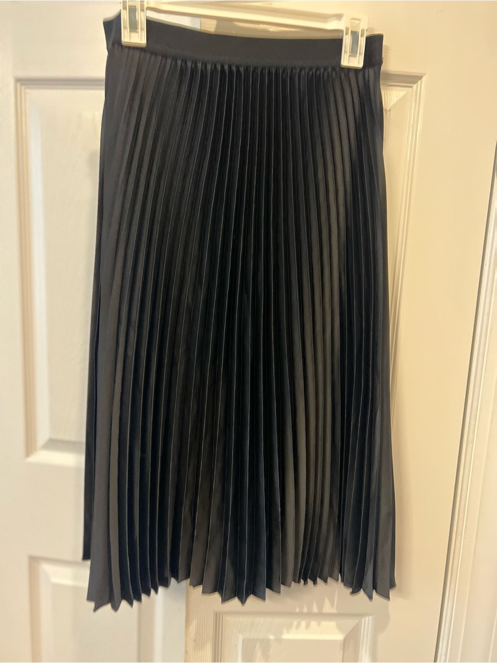 H&M Black Pleated Midi Skirt - Picture 2 of 3